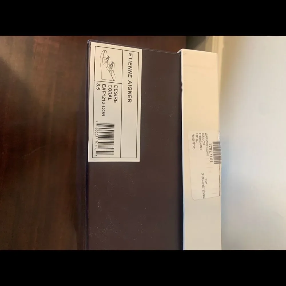 Etienne Aigner size color